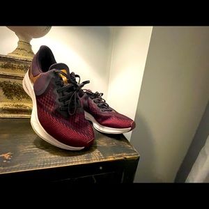 Nike ZOOM size 9.5